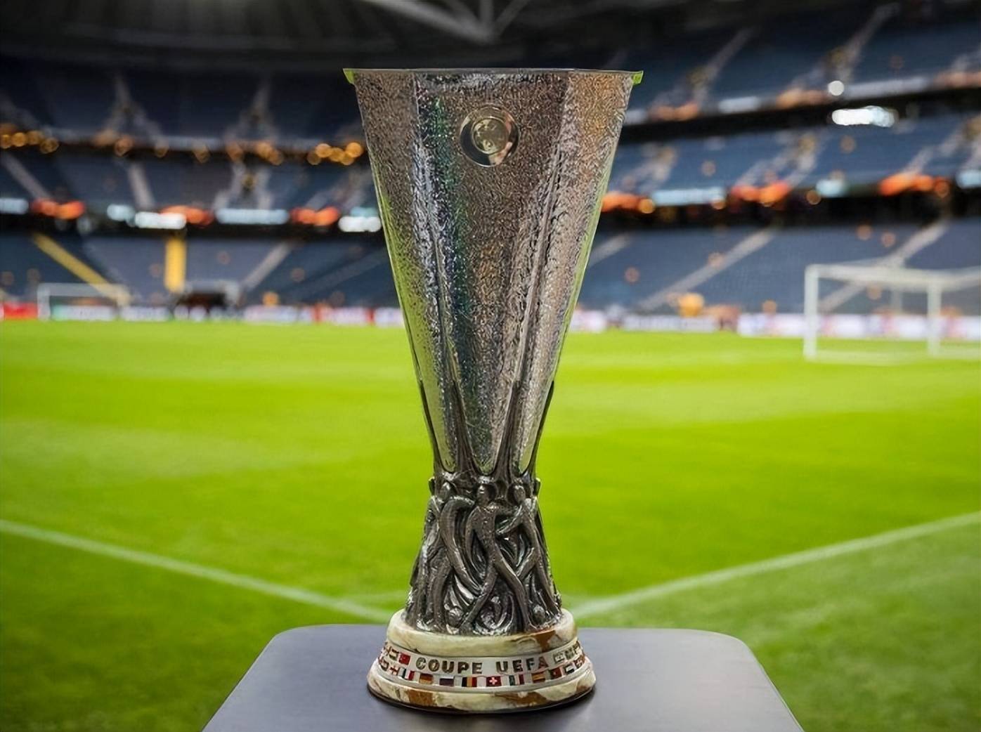 九游games-包含AC米兰训练开放日，今夜远射贴柱引欢呼，欧联在即，阵容厚度经受考验的词条-九游games