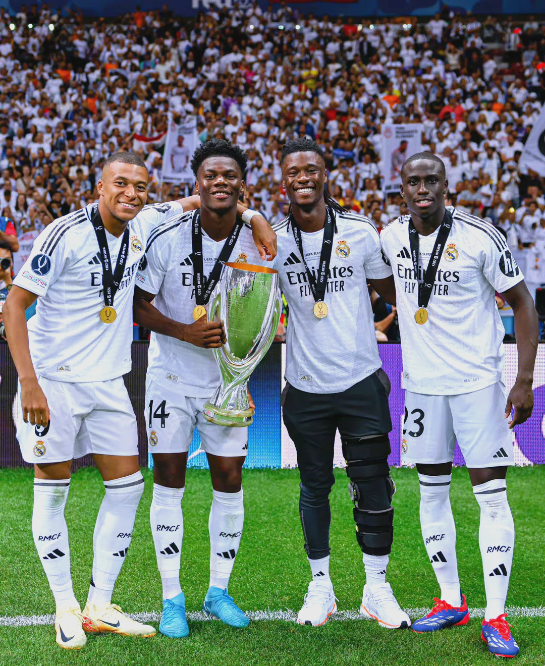 关于冲刺阶段欧超杯焦点战；马赛临场应变；媒体盛赞；阵容厚度经受考验的信息